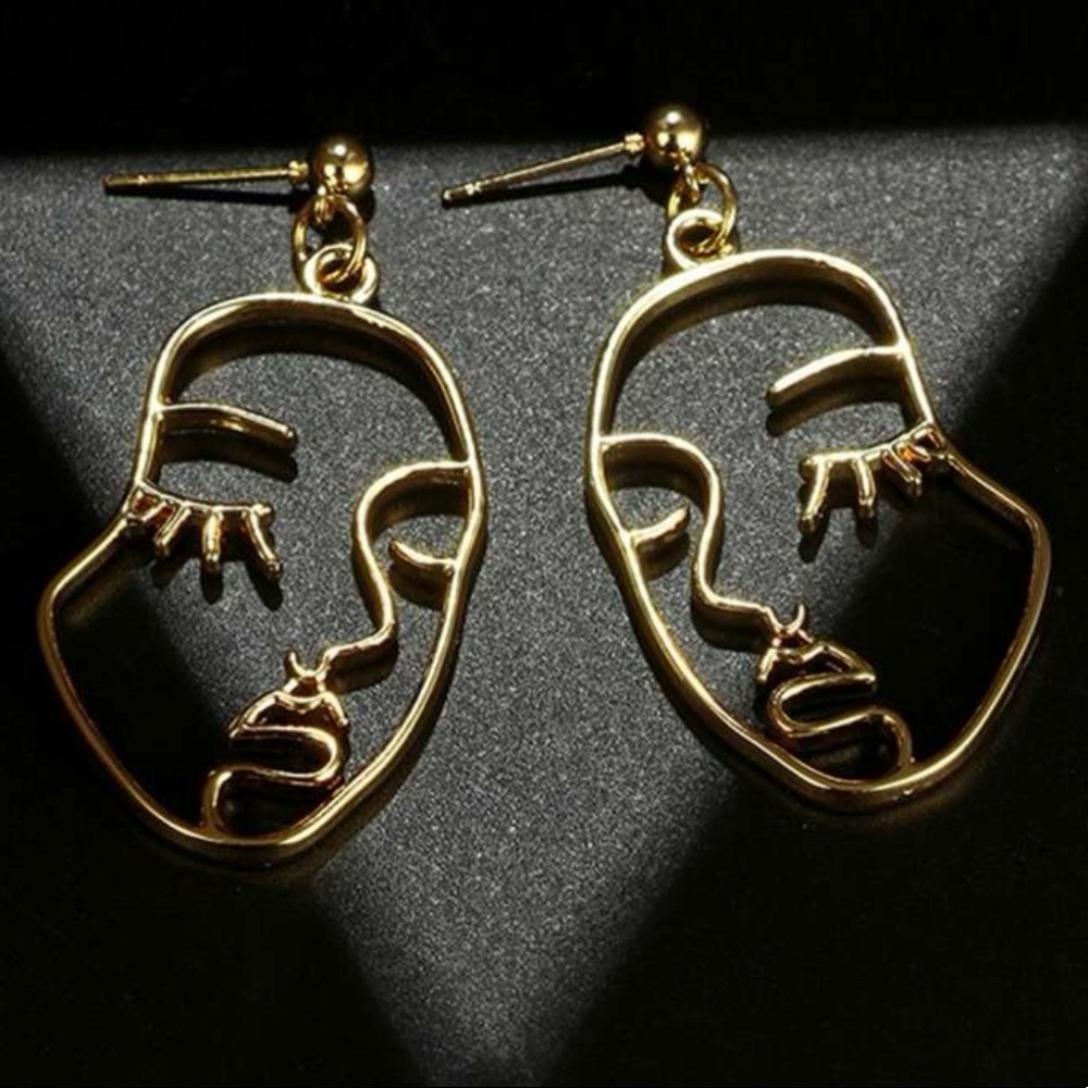 🦋 3/$24 Shiny gold dangling Picasso face post earrings / NWOT - Picture 5 of 6